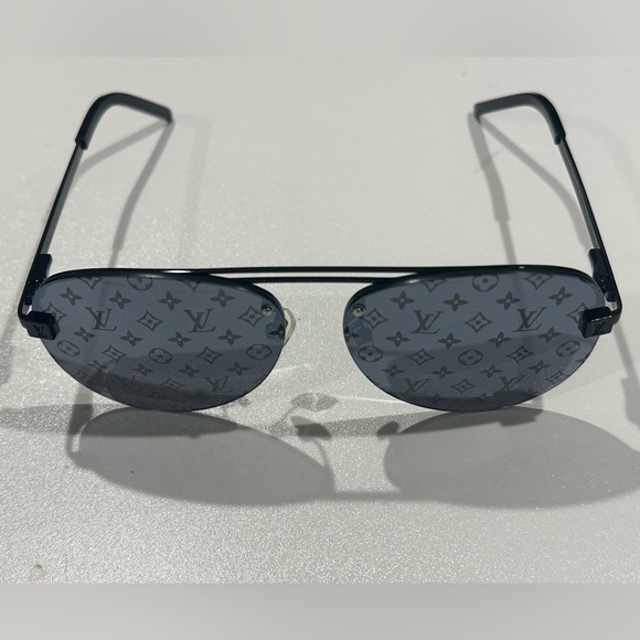 Louis Vuitton Unisex Checkered Black Sunglasses Men’s Women’s Shades LV - Picture 5 of 8